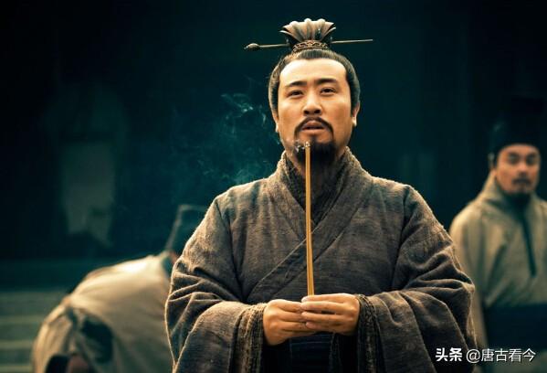 刘备在乡下出生和<a><a>生活</a></a>，为什么皇族世谱没有漏下他