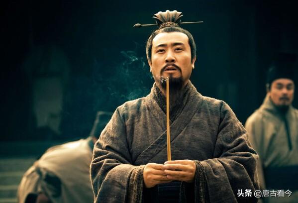 刘备在乡下出生和<a href=https://maguai.com/list/55-0-0.html target=_blank class=infotextkey><a href=https://maguai.com/list/55-0-0.html target=_blank class=infotextkey>生活</a></a>，为什么皇族世谱没有漏下他