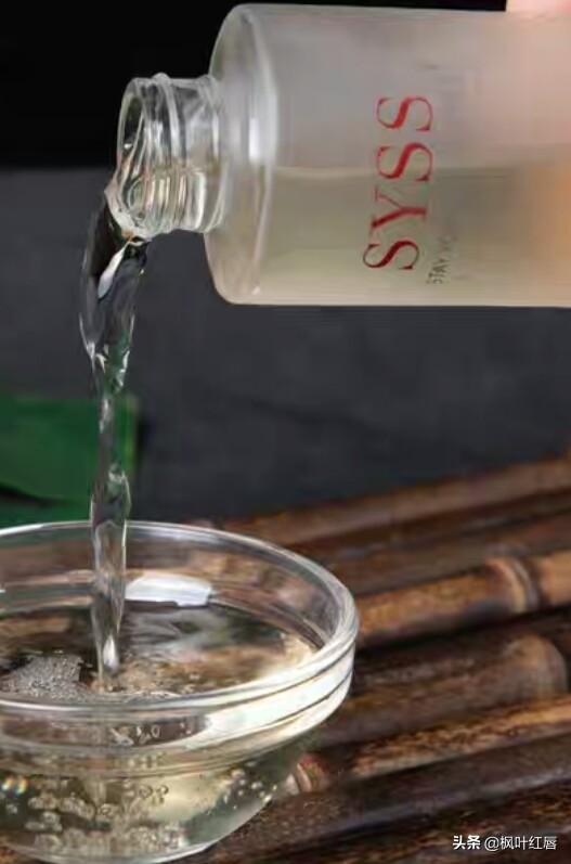 化妆水是不是爽肤水:化妆水和爽肤水什么区别有什么作用