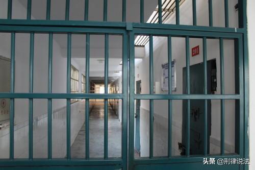 头条问答 - 一个人如果犯罪在看守所待了一年,最后法院判决三年的话还