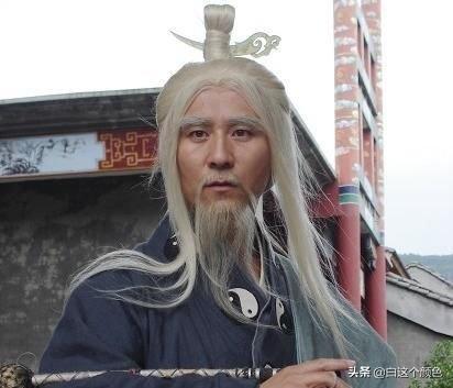挖掘机挖出巨蛇:在打山挖路会挖出巨蟒吗？