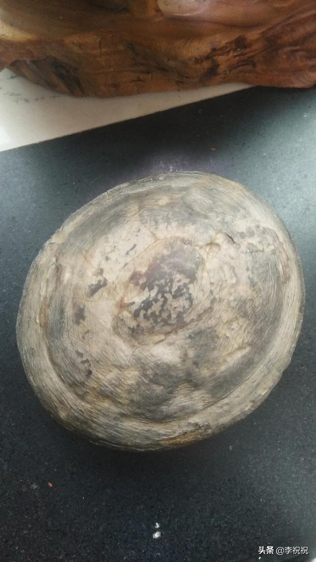 透明石头值钱吗,原石表皮长满透光沙粒的石头值钱吗？