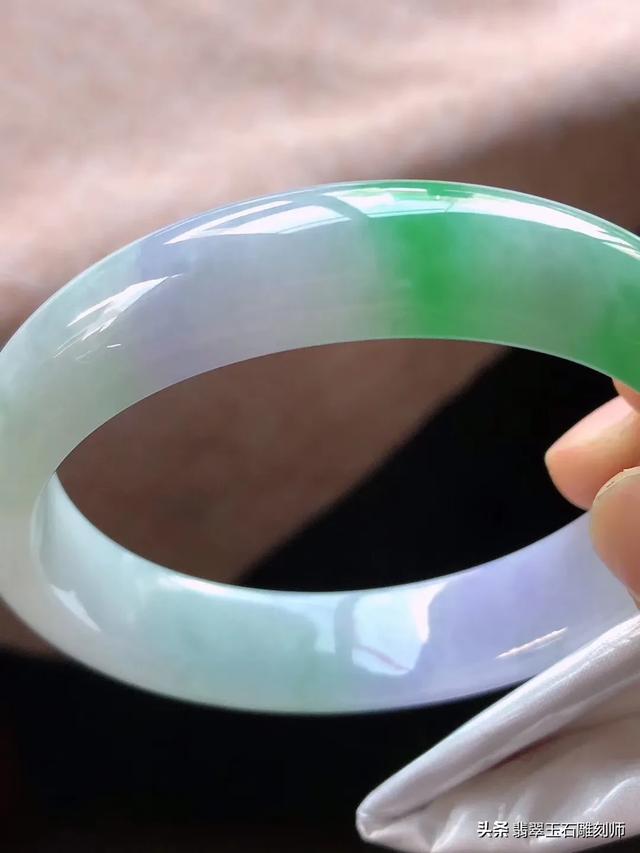 好翡翠手镯的图片,很稀罕翡翠镯子啊，谁能推荐一下哪家的好？