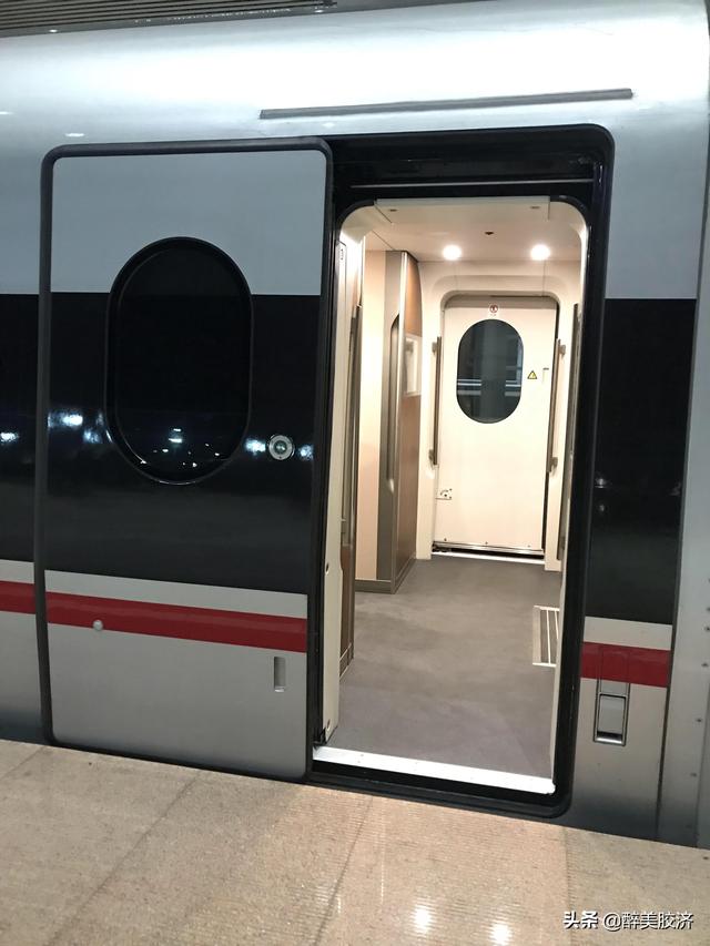 头条问答 - 你坐过17节车厢的复兴号列车吗?坐过的话有何体验?