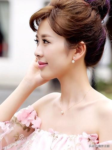 李嘉欣的姐姐:怎么看亦舒称李嘉欣是「木头美人」