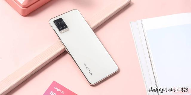 求2500以内手机推荐,轻薄一点,性能好一点。不打游戏,拍照不多？