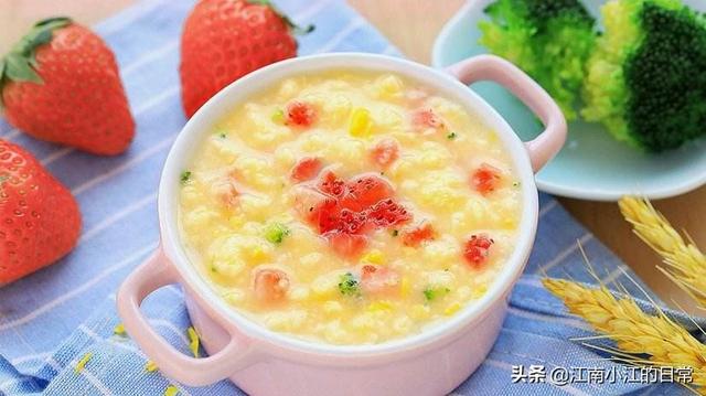 喂食时间怎么做呢:看育儿专家李瑛医生说辅食应该分阶喂养，具体应该怎么做？