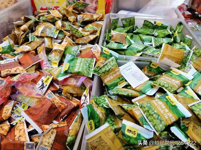 摆地摊货源批发网:马上快到年底了，有人可以分享一下进货渠道吗，我想摆地摊