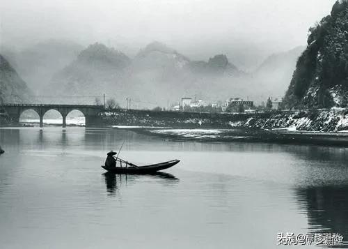 古诗江雪中描写的是什么地点的雪景？