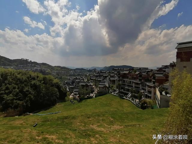 宋英杰简历:有“最美天气预报主持人”之称的央视主持人杨丹近况如何？