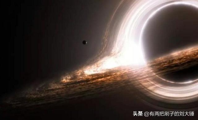 《星际穿越》米勒的星球上一小时等于七年,如果库珀在米勒星球上放置一个同步摄像机,那么飞船上的人会看到啥？