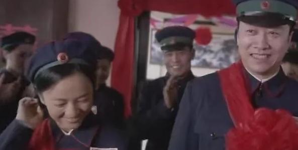 柳云龙《风筝》中,韩冰最后是如何得知郑耀先就是风筝的？