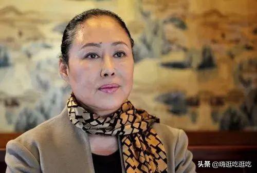 斯琴高娃南吉:为什么感觉斯琴高娃表演时老晃头？