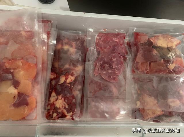 猫咪的肉真是酸的吗，猫咪喜欢吃生肉还是熟肉，吃生肉好还是吃熟肉好