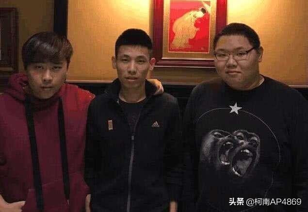 PDD直播拉卢本伟一起吃鸡,没想到被一通臭骂,原因令粉丝泪目,怎么回事？