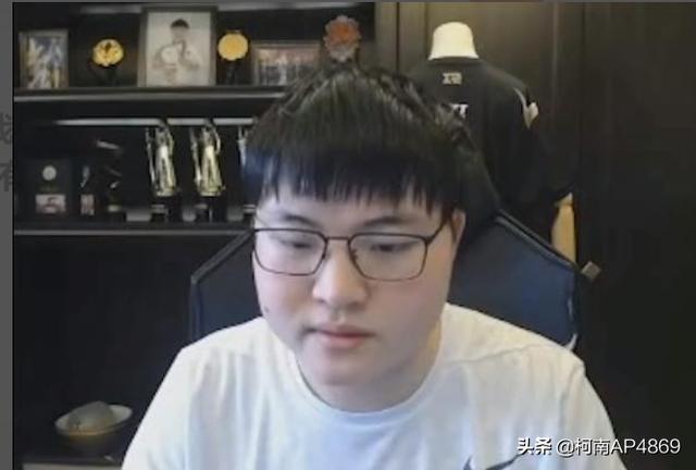 Uzi回首一望：我后面奖杯虽然很多,但没有一个值得炫耀的,难道没有S赛冠军就不行吗？