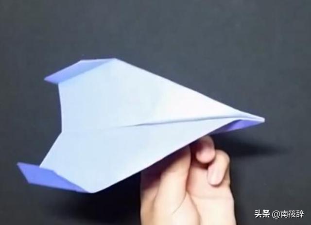 回旋纸飞机怎么折，怎样让纸飞机长时间停留空中