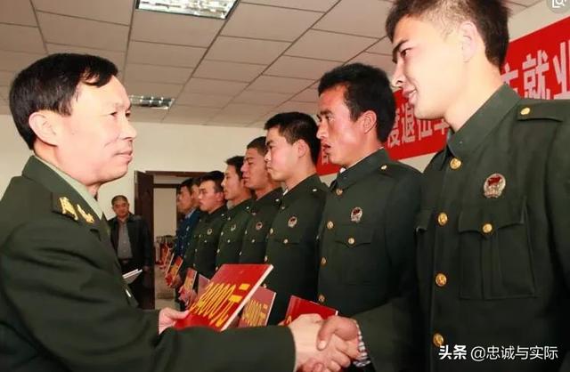 救火英雄生前影像:那场牺牲了30名烈士的大火被扑灭了吗？起因是什么？