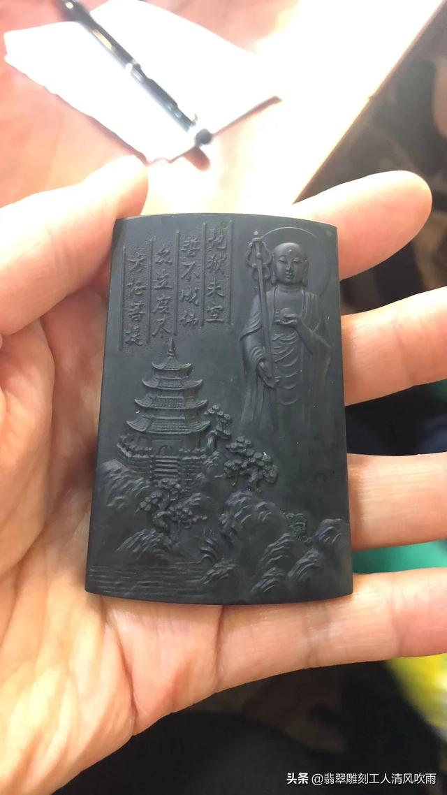 40岁的女人适合什么玉镯,40岁女士首饰适合黄金还是彩金？