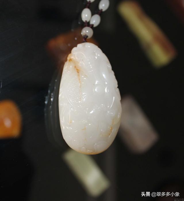 翡翠和玉哪个更有灵性,现在购买玉和翡翠保值怎么样？