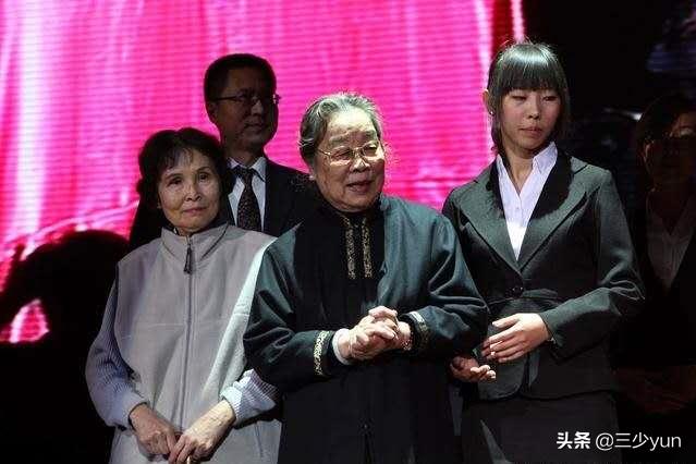 程彤颜:最强弃少最后跟男主在一起的都有哪些女主角，麻烦说全