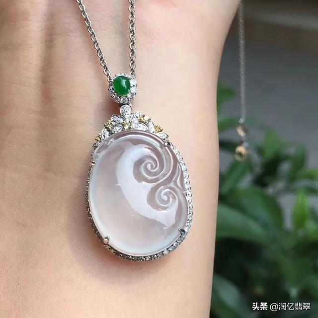 买玉一般在什么店买,请问你的翡翠（缅甸玉）是在哪里买的？