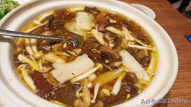 云南的特色小吃有哪些，云南有哪些不能错过的当地特色美食？
