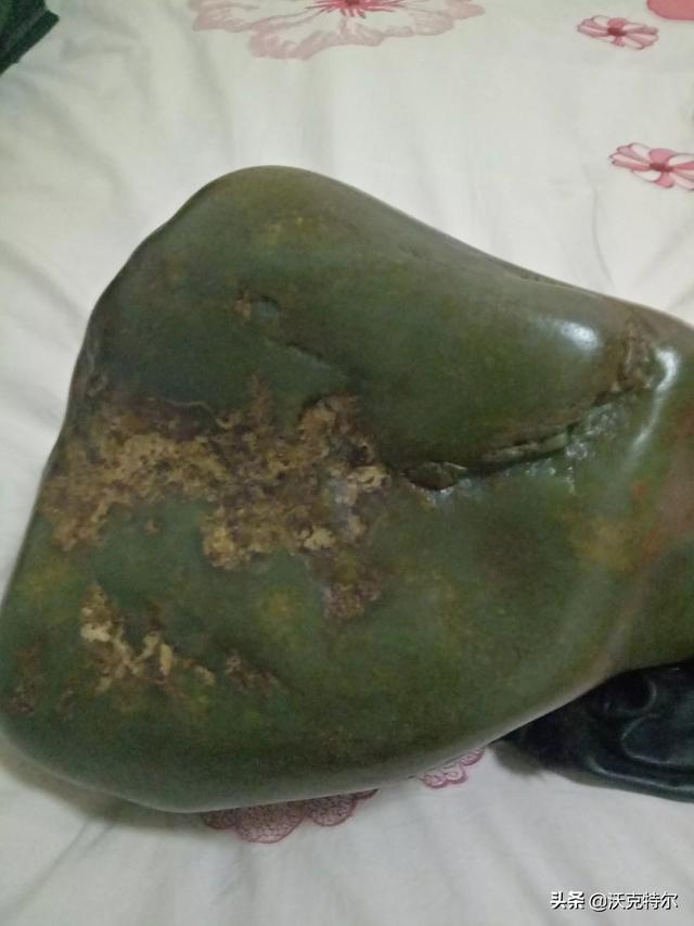 和田青玉一般多少钱啊,青玉有价值吗，和田青玉的特点有哪些？