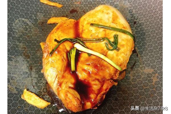 黄油煎鸡胸肉热量:超级简单！健康无油煎鸡胸肉，鲜嫩多汁的鸡胸肉？