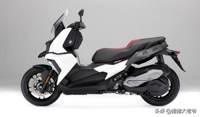 如果不是限定于日系,隆鑫代工的宝马c400x和c400gt,也在10万之内.