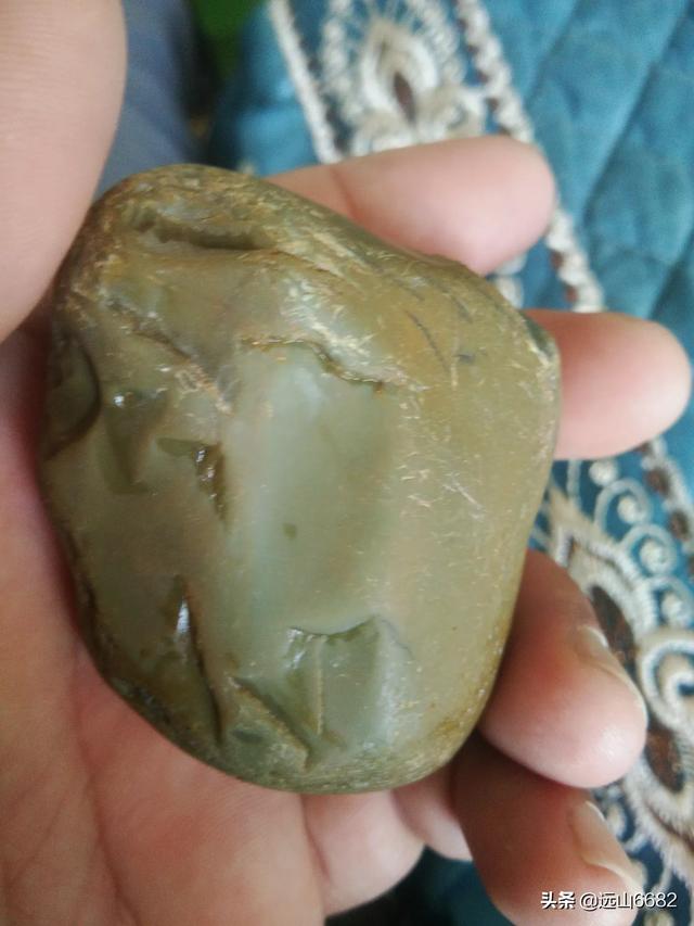 哪种石头最好,你认为钻石、宝石、水晶和玉哪个更好？