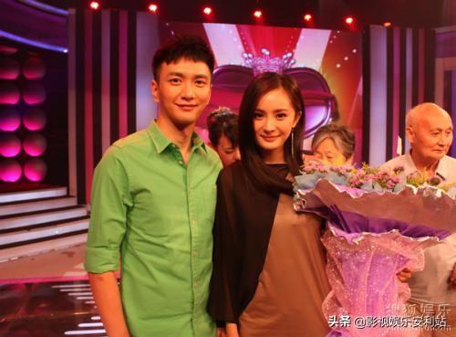 李佳璘:张小斐凭《你好，李焕英》走红，她的同班同学除了杨幂还有谁？