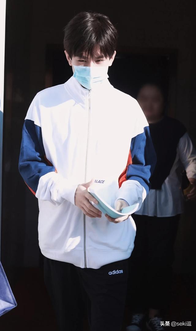 演员李炎:为什么成毅明明三十岁了，看起来却像二十出头的，少年感十足？