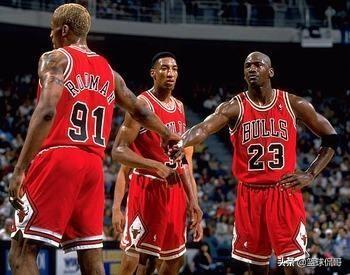 大虫罗德曼当年在公牛队场均只有5分，他为什么能和当年的乔丹皮蓬并称为三巨头？插图45