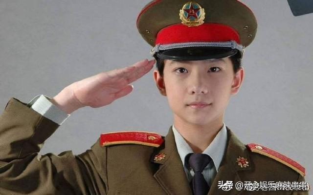 你觉得哪个男明星穿军装最帅,为什么呢？