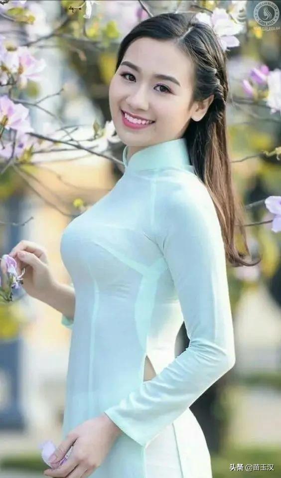 如何逗一个女孩开心？