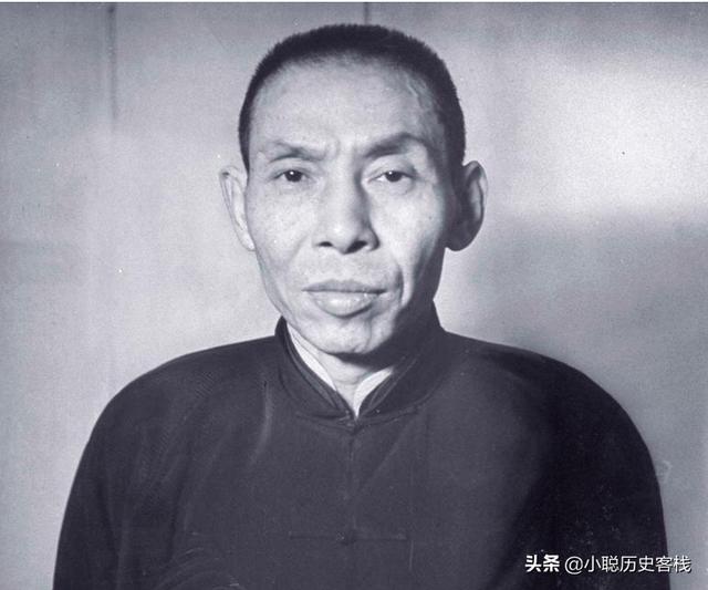 原来杜月笙在等自己最为得意的弟子陆京士,打算在陆京士到达以