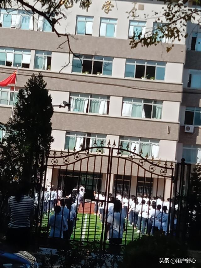 初中弟弟三天三夜在网吧不回家怎么教育？