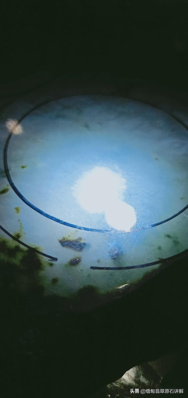 翡翠开窗料为什么不能买,开窗的翡翠原石能买吗，还是直接买成品？