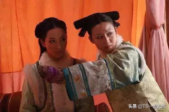 《甄嬛传》里安陵容的丫鬟宝娟后来怎么会离开安陵容去跟了皇后娘娘的？