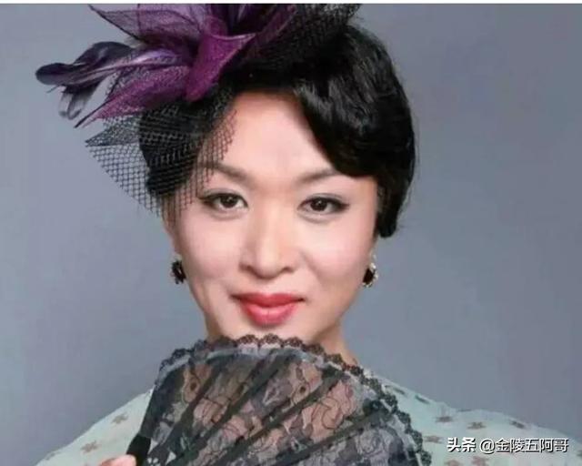 乐嘉第一个老婆照片:李诞老婆黑尾酱原名叫什么最近为什么如此的火她究竟是个怎样的人