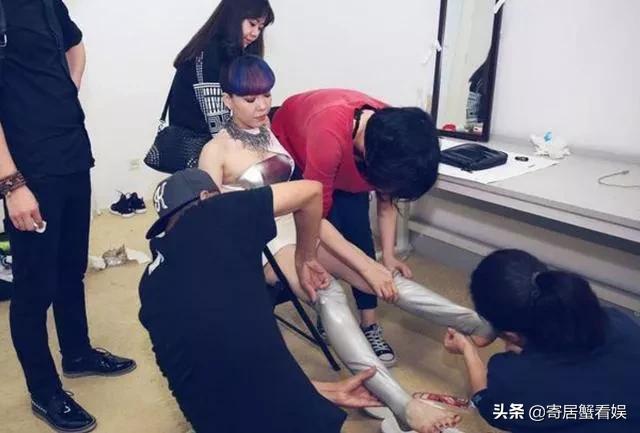 庾澄庆吴莫愁接吻:从1.3亿代言费沦落到刘涛剧中跑龙套，吴莫愁怎么就糊了？