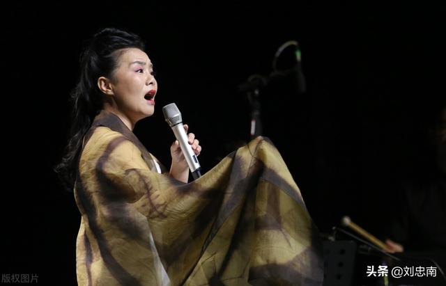 李佳薇个人资料:马龙、许昕等是应该继续扛旗还是应该激流勇退让位于新人