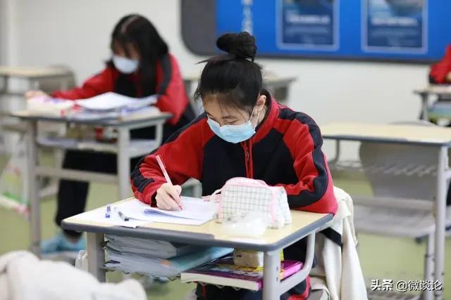 高中女生因疑患癫痫复学受阻，学校不能怕担责就为难父母，现在疫情爸爸在广州打工回来，自己孩子学校不给他去上课合理吗？