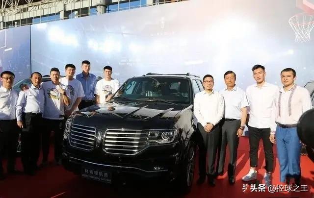 许荣茂简介:为什么许荣茂接盘李嘉诚的香港地产，他不怕亏吗？