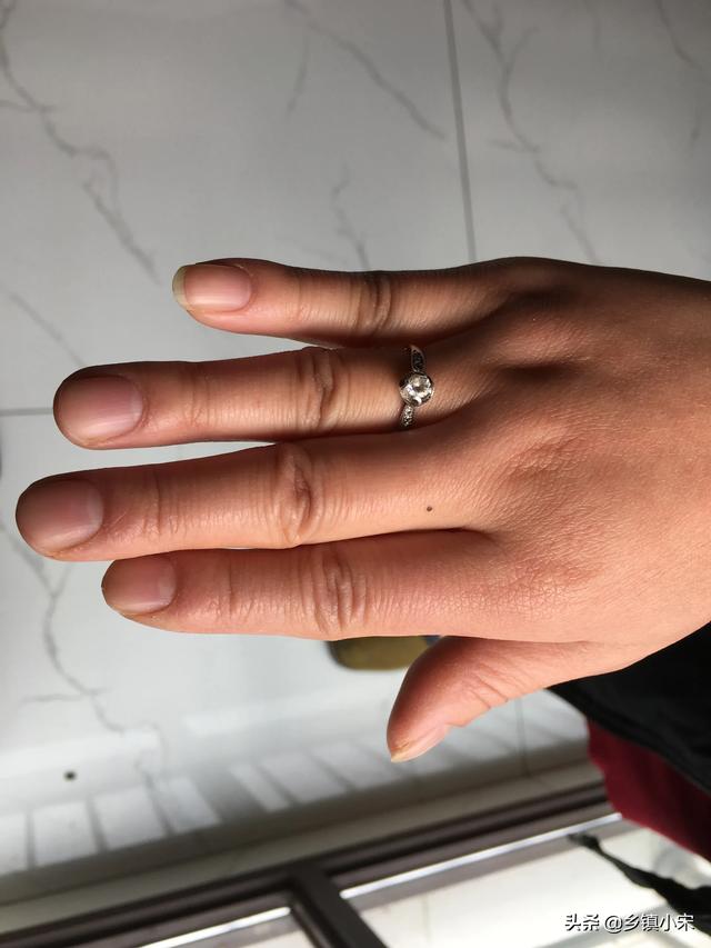 怎么选购钻石(钻石应该怎么选购)