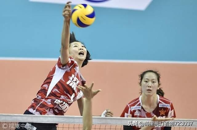 女排周晓兰:排球比赛中的“背飞”是什么意思？