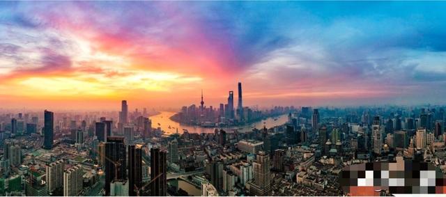 想买一个航拍无人机,主要是出去旅游时用,想拍出的视频清晰点,续航时间长一点,有哪些推荐？