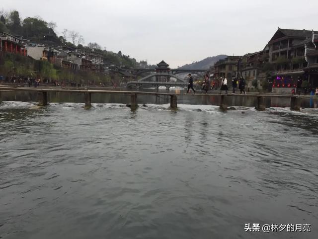 凤凰古城简介:听说凤凰古城很美，请简单介绍一下？