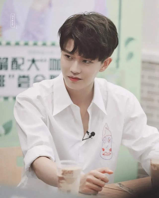 李易峰电视剧:4部未播新剧鲛人扎堆，李易峰、任嘉伦下海演美人鱼，谁更惊艳